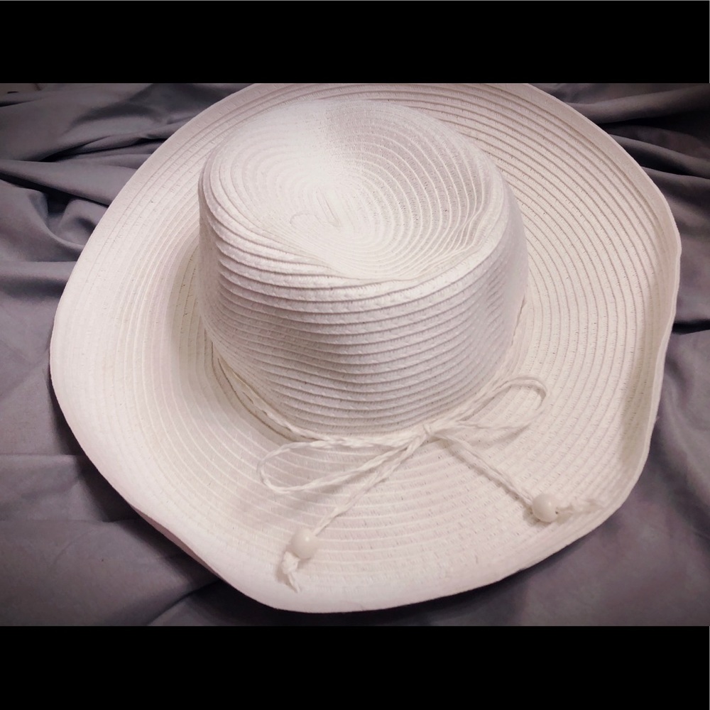 August Hat